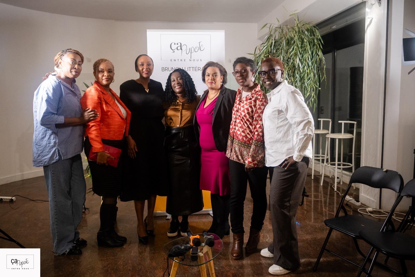 Femme travaillant avec confiance